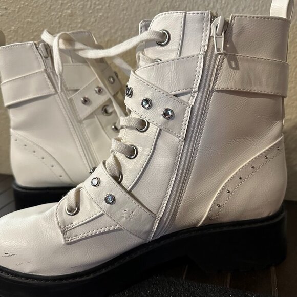 XOXO Gregor Embellished Lug Sole White Combat Boot 8.5M - Picture 11 of 12